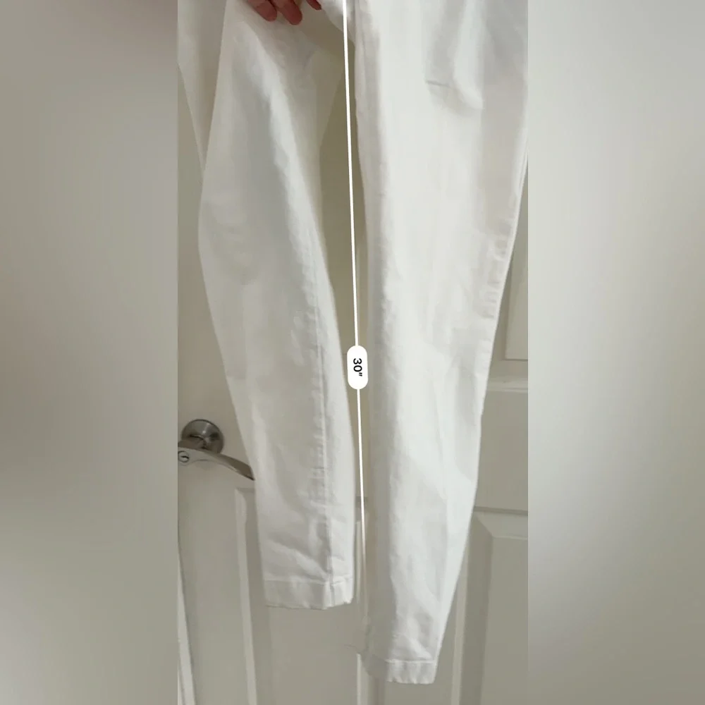 Eleventy White Pleated Chinos